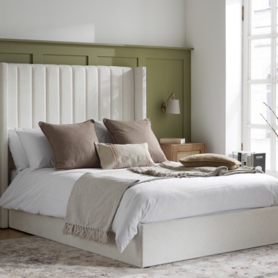 Winged lined ottoman bed creame 